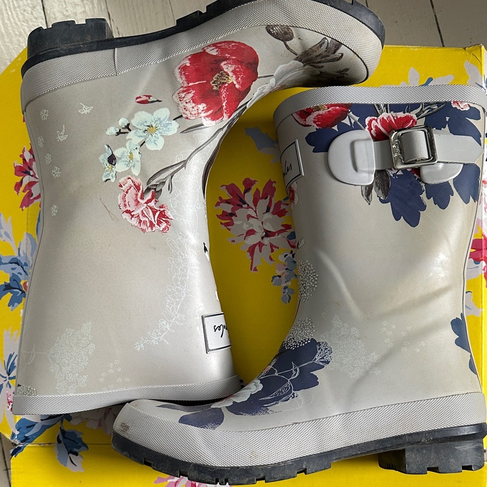 Joules Gray and Blue Floral Rain Boots - Picture 4 of 13